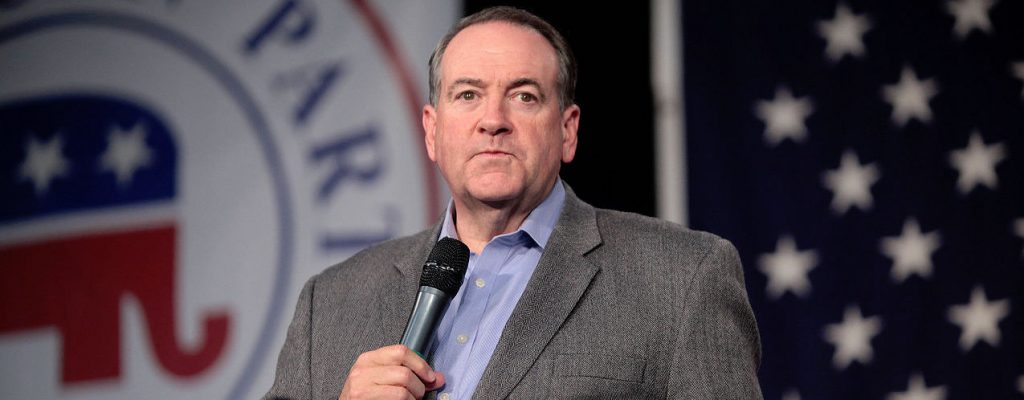 It’s me, Mike Huckabee. I'm here at The Hot Goss to teach ya'll the number one easiest trick to being funny on twitter. Being a comedian isn't hard at all!